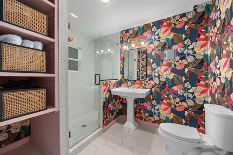 Bath - 509 E 17th St, Georgetown, TX 78626 photo 1 of 3