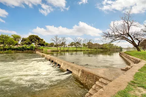 View/Area - 509 E 17th St, Georgetown, TX 78626 photo 1 of 2