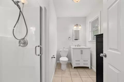 Bath - 509 E 17th St, Georgetown, TX 78626 photo 2 of 3