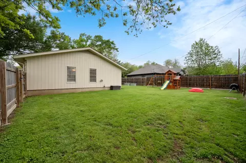 Exterior - 509 E 17th St, Georgetown, TX 78626 photo 7 of 11