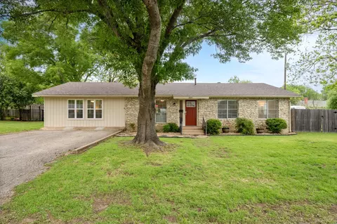 Exterior - 509 E 17th St, Georgetown, TX 78626 photo 1 of 11