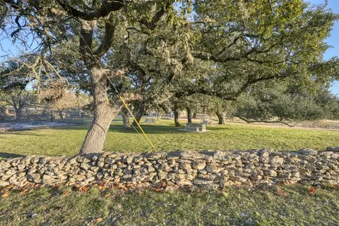 136 137 Falling Oak Dr, Blanco, TX 78606 photo 18