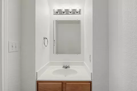 Bath - 360 Thicket Ln, Kyle, TX 78640 photo 3 of 3