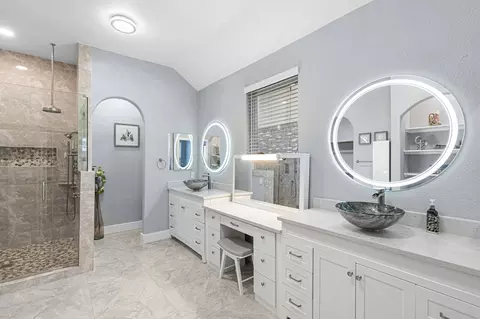 Bath - 212 Parkrose Dr, Buda, TX 78610 photo 1 of 2