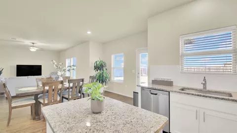 Kitchen - 13716 Sugar Bush Path, Manor, TX 78653 photo 2 of 3
