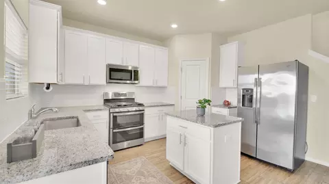Kitchen - 13716 Sugar Bush Path, Manor, TX 78653 photo 3 of 3