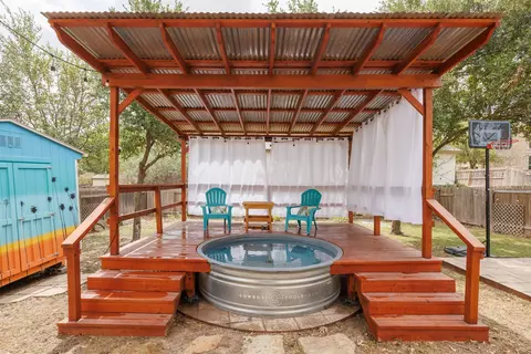 1072 Four Seasons Farm Dr, Kyle, TX 78640