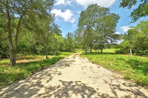 544 Coastal Ln, Luling, TX 78648 photo 2