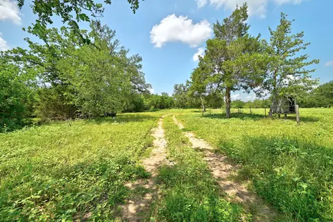544 Coastal Ln, Luling, TX 78648 photo 4