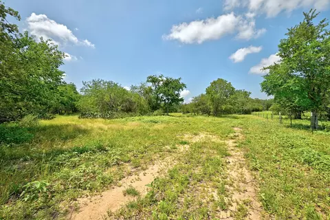 544 Coastal Ln, Luling, TX 78648 photo 5