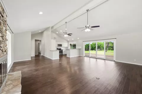18 Country Ln, Wimberley, TX 78676