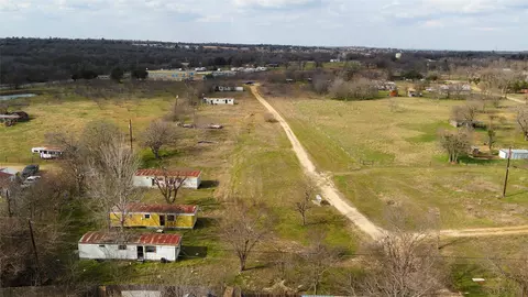 915 San Gabriel St, Rockdale, TX 76567