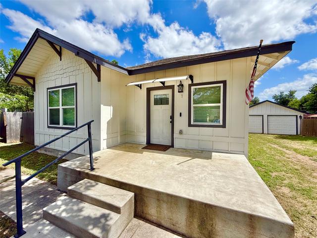 1401 W 7th St, Taylor, TX 76574