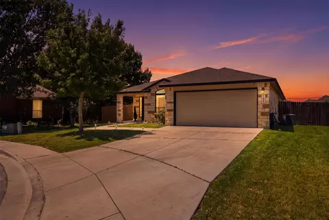 1617 Sunflower St, Lockhart, TX 78644