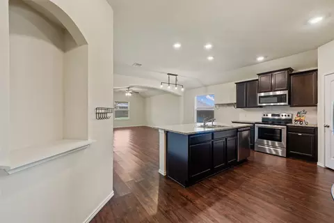 152 Beth Ann Loop, Taylor, TX 76574 photo 6