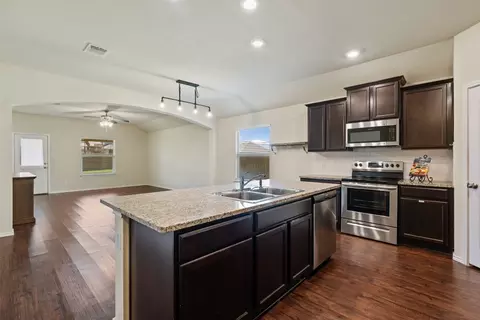 152 Beth Ann Loop, Taylor, TX 76574 photo 7