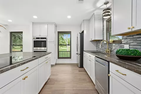 Kitchen - 322 Mesa Oaks, Leander, TX 78641 photo 3 of 3