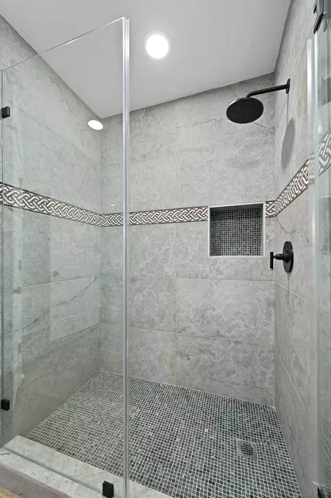 Bath - 322 Mesa Oaks, Leander, TX 78641 photo 4 of 5