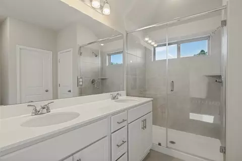 Bath - 422 Backstays Loop, Kyle, TX 78640 photo 1 of 3