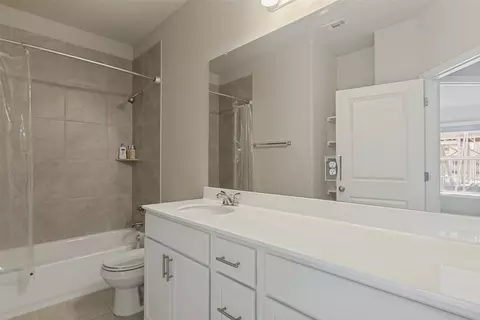 Bath - 422 Backstays Loop, Kyle, TX 78640 photo 3 of 3