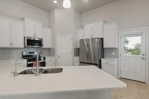 Kitchen - 422 Backstays Loop, Kyle, TX 78640 photo 2 of 3