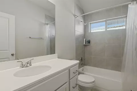 Bath - 422 Backstays Loop, Kyle, TX 78640 photo 2 of 3