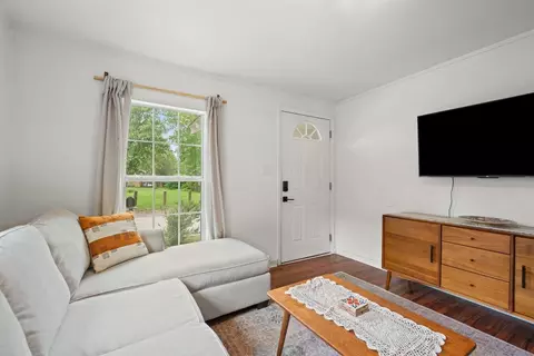 1909 College Row, Austin, TX 78702