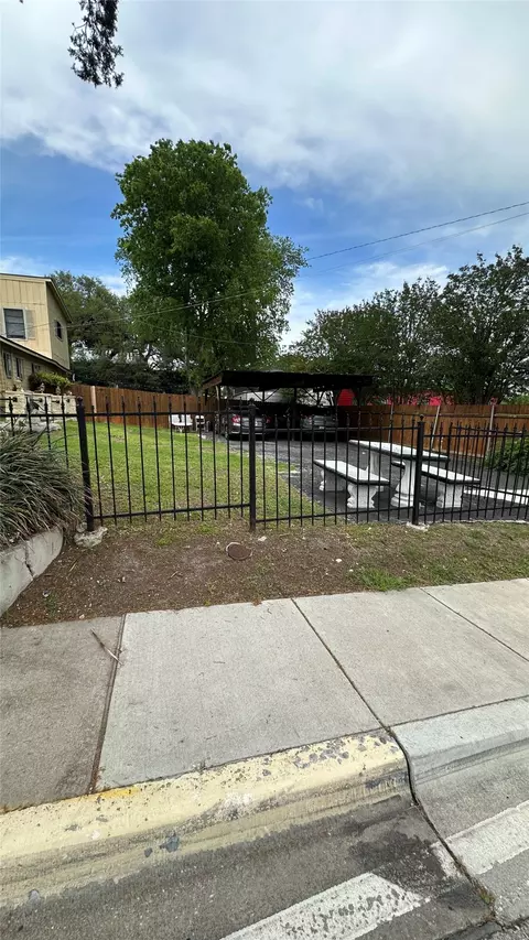 3116 E 12th St, Austin, TX 78702 photo 3