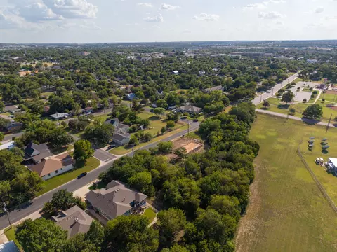 707 E 2nd St, Georgetown, TX 78626 photo 3