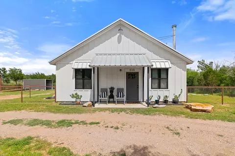 505 Broken Arrow Dr, Spicewood, TX 78669