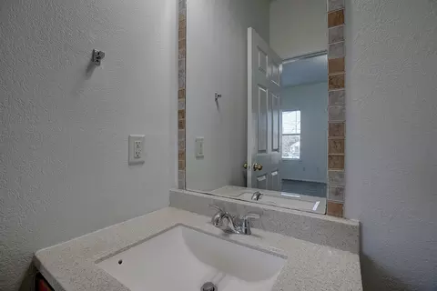 Bath - 1102 E 3rd St, Georgetown, TX 78626 photo 5 of 5