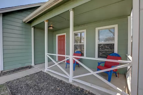 1102 E 3rd St, Georgetown, TX 78626