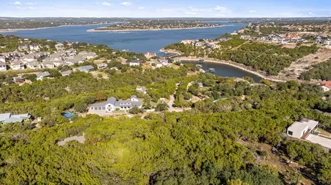 2742 Tradewind Dr, Spicewood, TX 78669