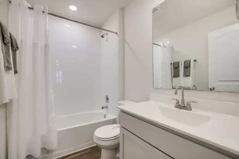 Bath - 262 Sickle Loop, Kyle, TX 78640 photo 1 of 2