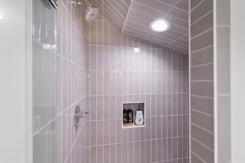 Bath - 2201 E 16th St, Austin, TX 78702 photo 5 of 5