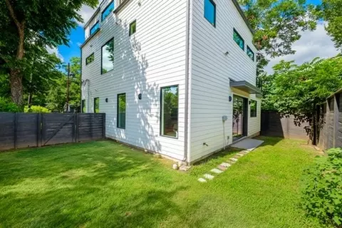 Exterior - 2201 E 16th St, Austin, TX 78702 photo 2 of 3
