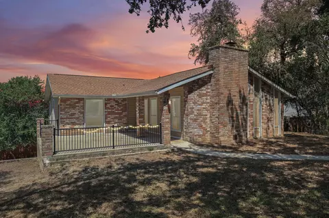 808 Dale Dr, San Marcos, TX 78666