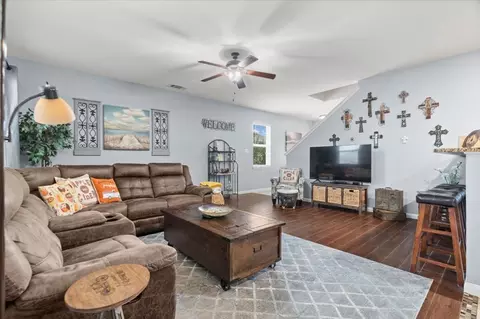 1476 Treeta Trl, Kyle, TX 78640
