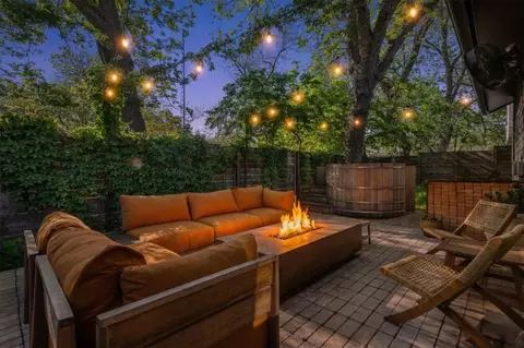 2500 E 3rd St #B, Austin, TX 78702