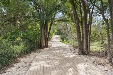 1525 Springlake Dr, Dripping Springs, TX 78620