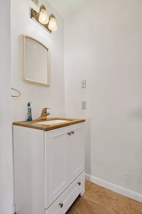 Bath - 8804 Williamson Rd, Kyle, TX 78640 photo 1 of 3