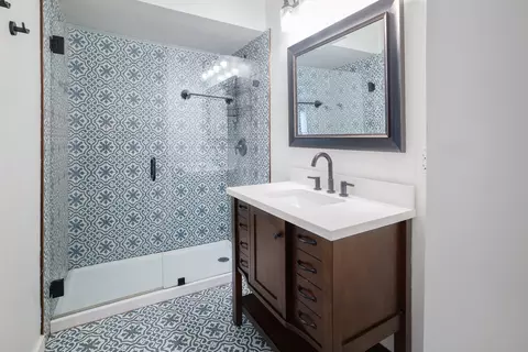 Bath - 6628 E Hill Dr, Austin, TX 78731 photo 2 of 3