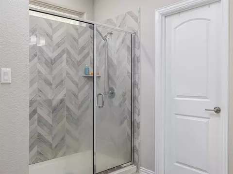 Bath - 1509 Blue Creek Ln, Georgetown, TX 78628 photo 2 of 4