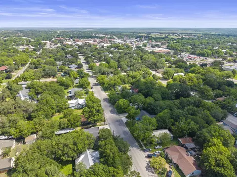700 S Church St, Lockhart, TX 78644