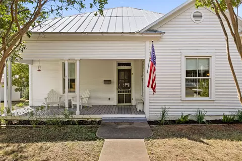 303 W College St, Fredericksburg, TX 78624