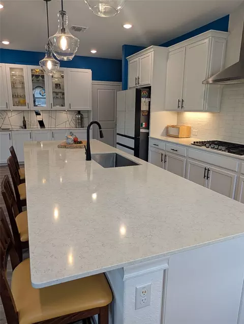 Kitchen - 336 Kitty Hawk Rd, Georgetown, TX 78633 photo 6 of 8
