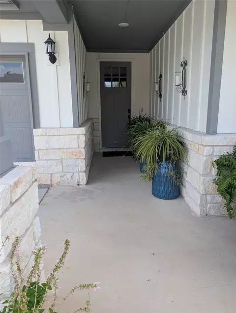 Exterior - 336 Kitty Hawk Rd, Georgetown, TX 78633 photo 2 of 6