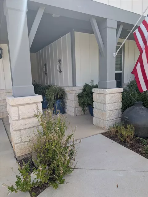 Exterior - 336 Kitty Hawk Rd, Georgetown, TX 78633 photo 4 of 6