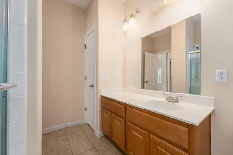 Bath - 2829 Saville Loop #17C, Austin, TX 78741 photo 3 of 4