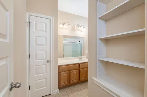 Bath - 2829 Saville Loop #17C, Austin, TX 78741 photo 1 of 4